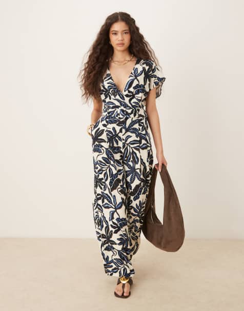 Mango – Jumpsuit in Blau mit Blumenmuster, V-Ausschnitt und Gürtel - view 1