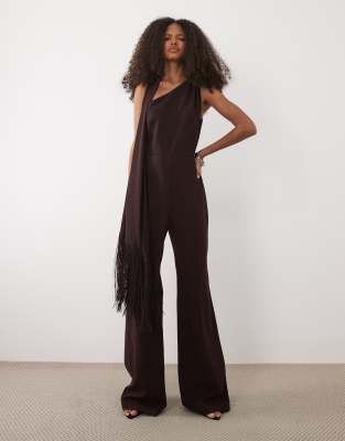 Jumpsuit in Braun mit One-Shoulder-Träger und Fransenschal Braun S