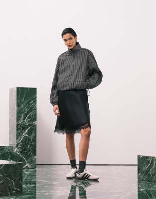 Mango - Knielanger Rock in Schwarz mit Spitzensaum