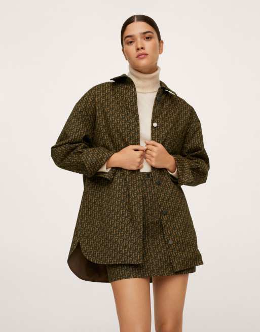Mango - Lang jack met monogrammotief in retro bruin