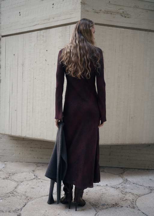 Mango – Langärmliges Maxikleid in Burgunderrot mit Schlangenmuster, 2 von 4