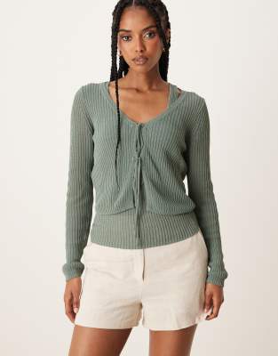 Mango - Leichte Strickjacke in Salbeigrün mit gebundener Vorderseite