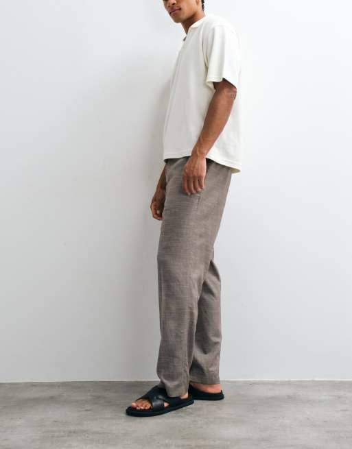 Mango Leinenmix-Hose mit schmal zulaufendem Bein und Gürtel-Detail in Stone, 2 von 5
