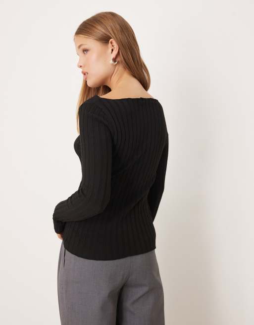 Mango – Lekki prążkowany sweter z prostym dekoltem w czarnym kolorze, 4 z 4