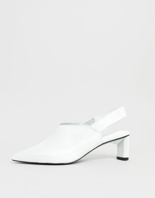 Mango - Leren schoenen met slingback en hak in wit | ASOS