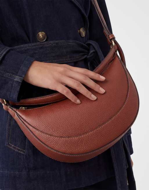 Mango – Ljusbrun, halvmåneformad axelremsväska med klassisk design, 2 av 4