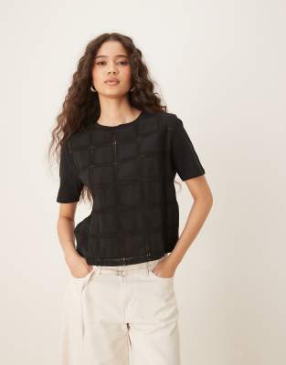 Mango - Locker geschnittenes T-Shirt in Schwarz mit Häkeldetail
