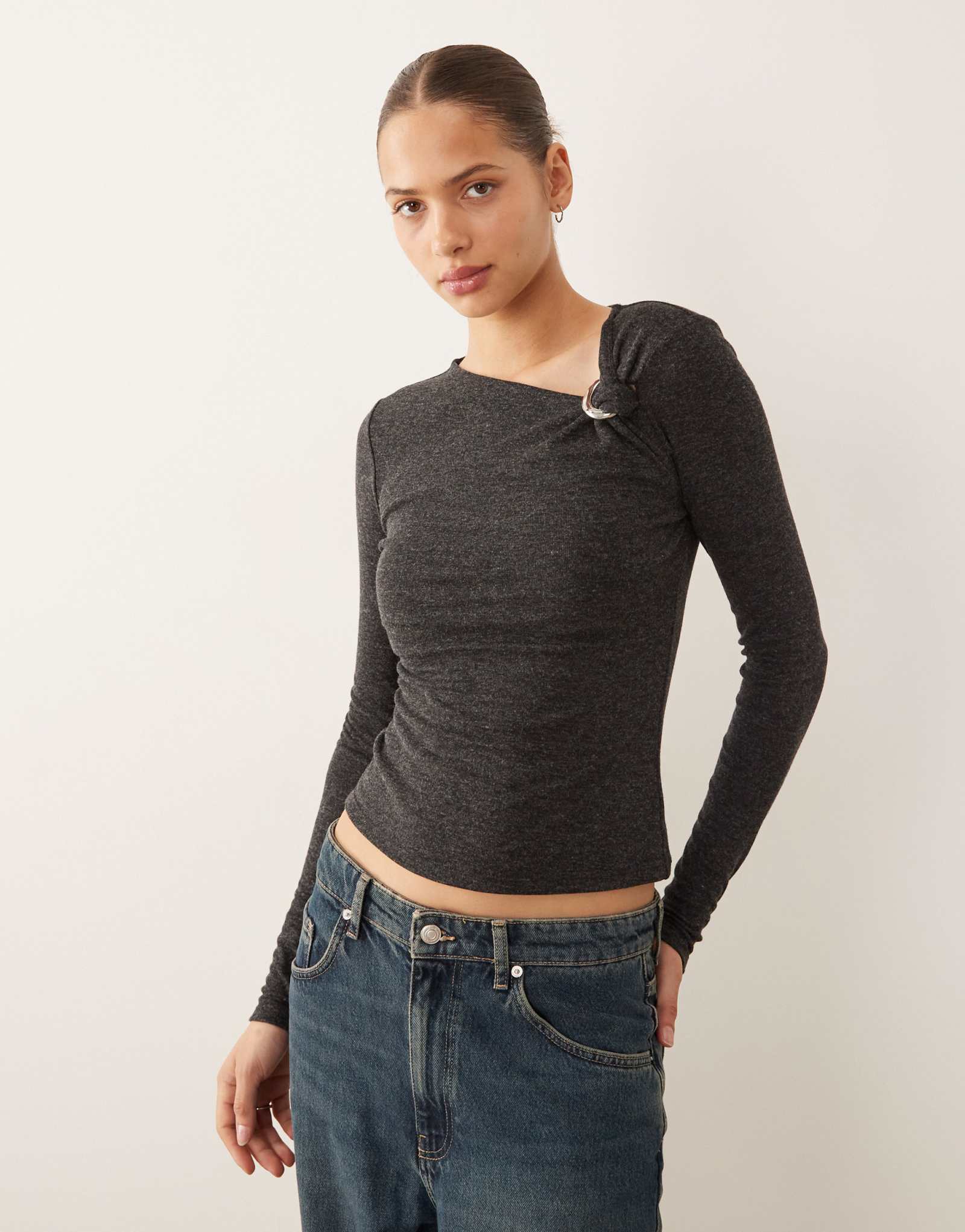 Топ с длинными рукавами Mango и фурнитурой цвета древесного угля