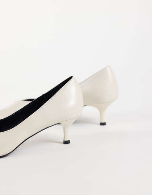 Mango low heeled court shoe in white, 3 of 4