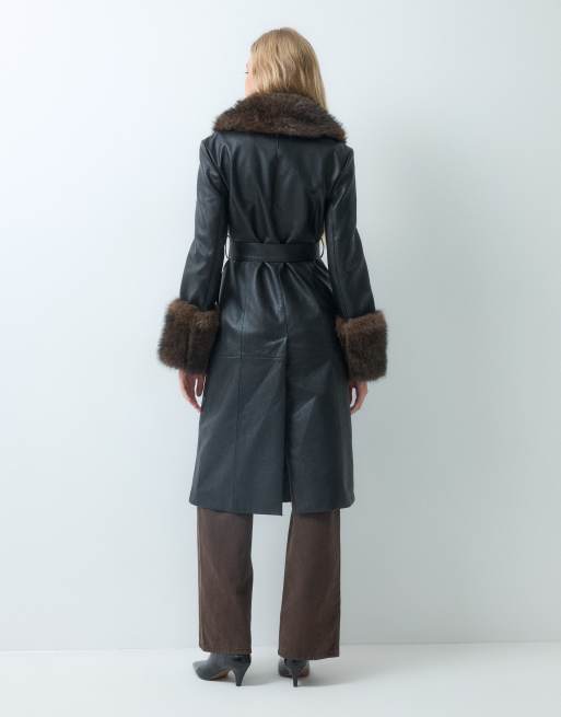 Mango manteau ceinturé noir avec finitions en fausse fourrure, 5 de 5