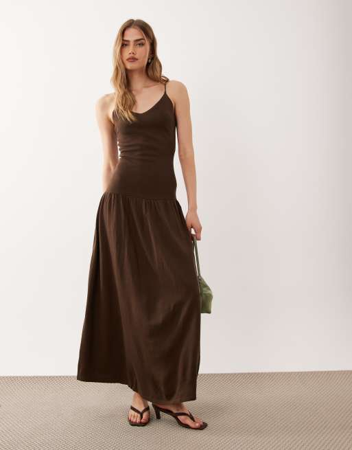 Mango – Maxikleid in Braun mit Riemchenträgern, U-Ausschnitt und tiefer Taille, 2 von 4
