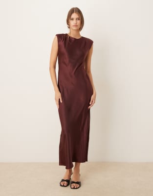 Mango - Midaxi-Kleid aus Satin in Braun mit Schulterpolstern-Brown