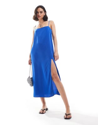 Mango - Midi-Trägerkleid in Blau mit Schlitz vorne