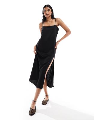 Mango - Midi-Trägerkleid in Schwarz mit Schlitz vorne