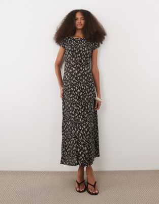 Mango - Midikleid in Braun geblümt mit Flügelärmeln und Knitterstruktur-Brown