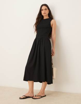 Mango - Midikleid in Schwarz mit tief sitzender Taille und gesmoktem Oberteil