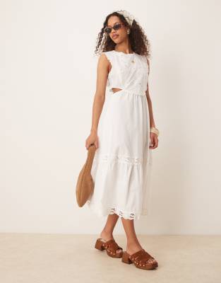 Mango - Midikleid in Weiß mit Stickerei und Zierausschnitten an der Seite