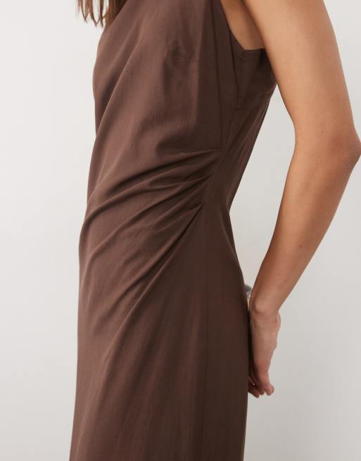 Mango Midikleid mit Raffungen an der Seite, ärmellos, in Braun, 3 von 4