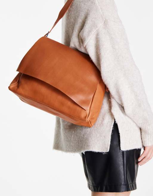 Light brown outlet shoulder bag