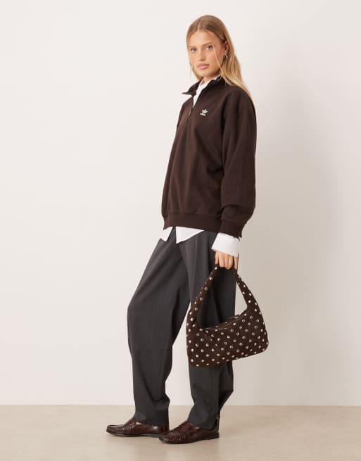 Mango – Mit Nieten besetzte Schultertasche aus 100% Wildleder in Schokobraun, 2 von 4