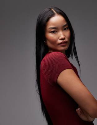 Mango Mock Neck Short Sleeve Knit Top In Burgundy
