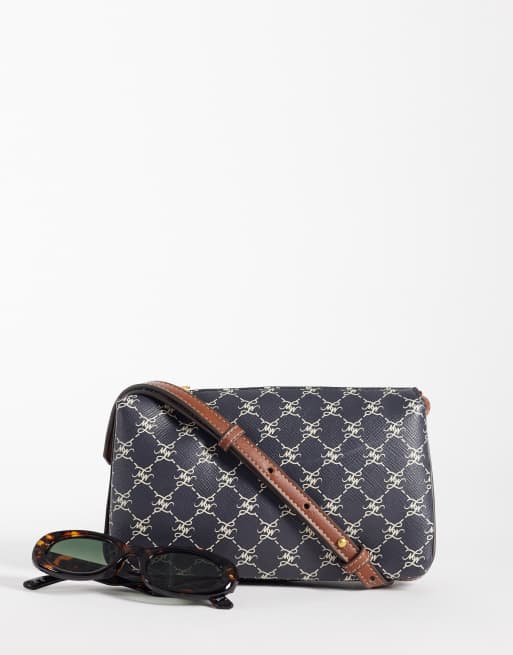 Mango monogram axelremsväska i navy, 2 av 4