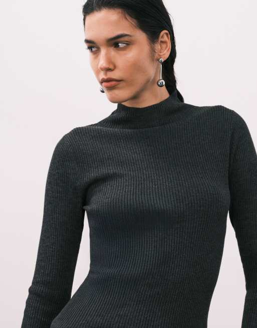 Mango – Mörkgrå, stickad topp med hög krage med asymmetrisk design, 3 av 4