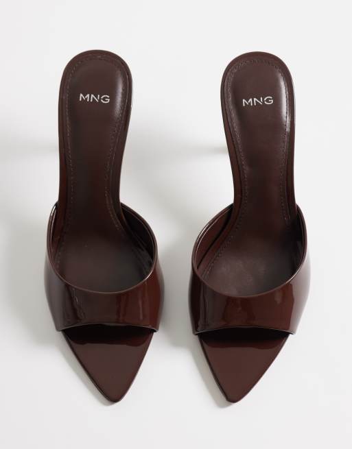 Mango – Mules aus Kunstleder in schokobrauner Lackoptik mit Absatz, 2 von 4
