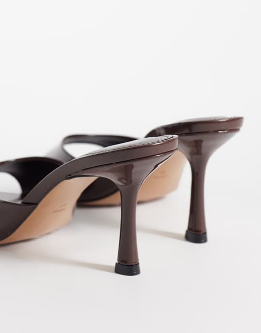 Mango – Mules aus Kunstleder in schokobrauner Lackoptik mit Absatz, 3 von 4