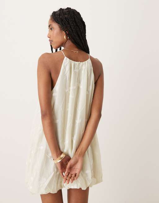 Mango – Neckholder-Kleid in Cremeweiß mit Ballonsaum und Blumenstickerei, 3 von 4