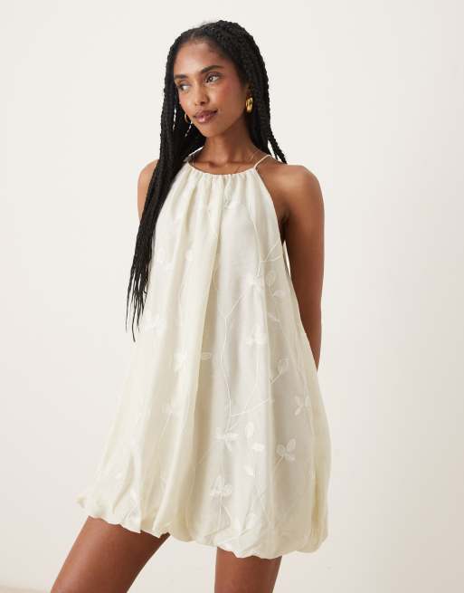 Mango – Neckholder-Kleid in Cremeweiß mit Ballonsaum und Blumenstickerei, 4 von 4