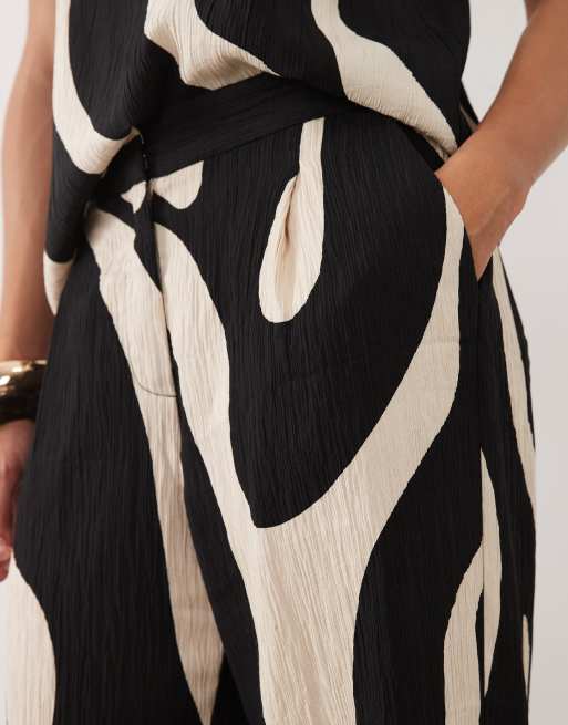 Mango – Nikita – Gerade geschnittene Hose in Schwarz mit Wirbelmuster in Cremeweiß und Knitteroptik, Kombiteil, 5 von 5