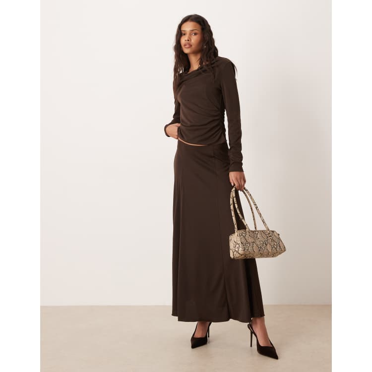 210096753-1-brown?$n_750w$&wid