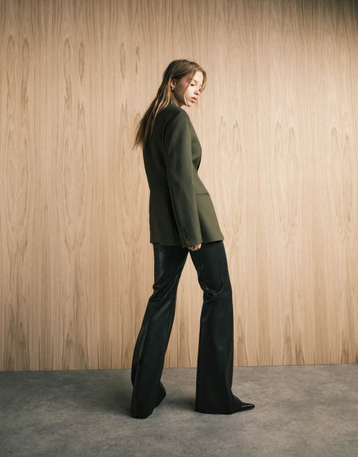 Mango - Pantaloni a zampa neri in pelle sintetica, 3 di 5