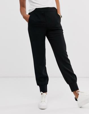 pantaloni neri stretti