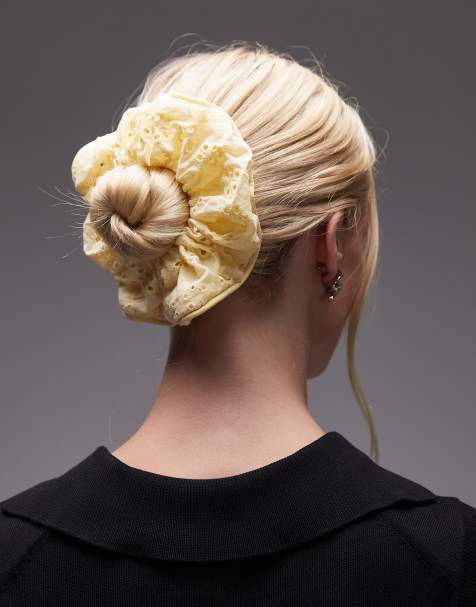 Mango - Pastelgul broderet hårelastik med blomsterdetalje - view 1
