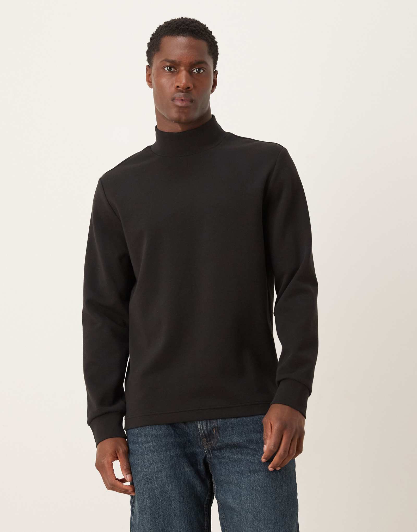 Термофутболка Mango performance с высоким воротом и длинным рукавом черного цвета