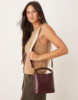 Mango - Petit sac porté épaule coupe carrée classique avec détails dorés - Rouge cerise