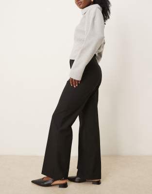 pintuck straight leg pants in black