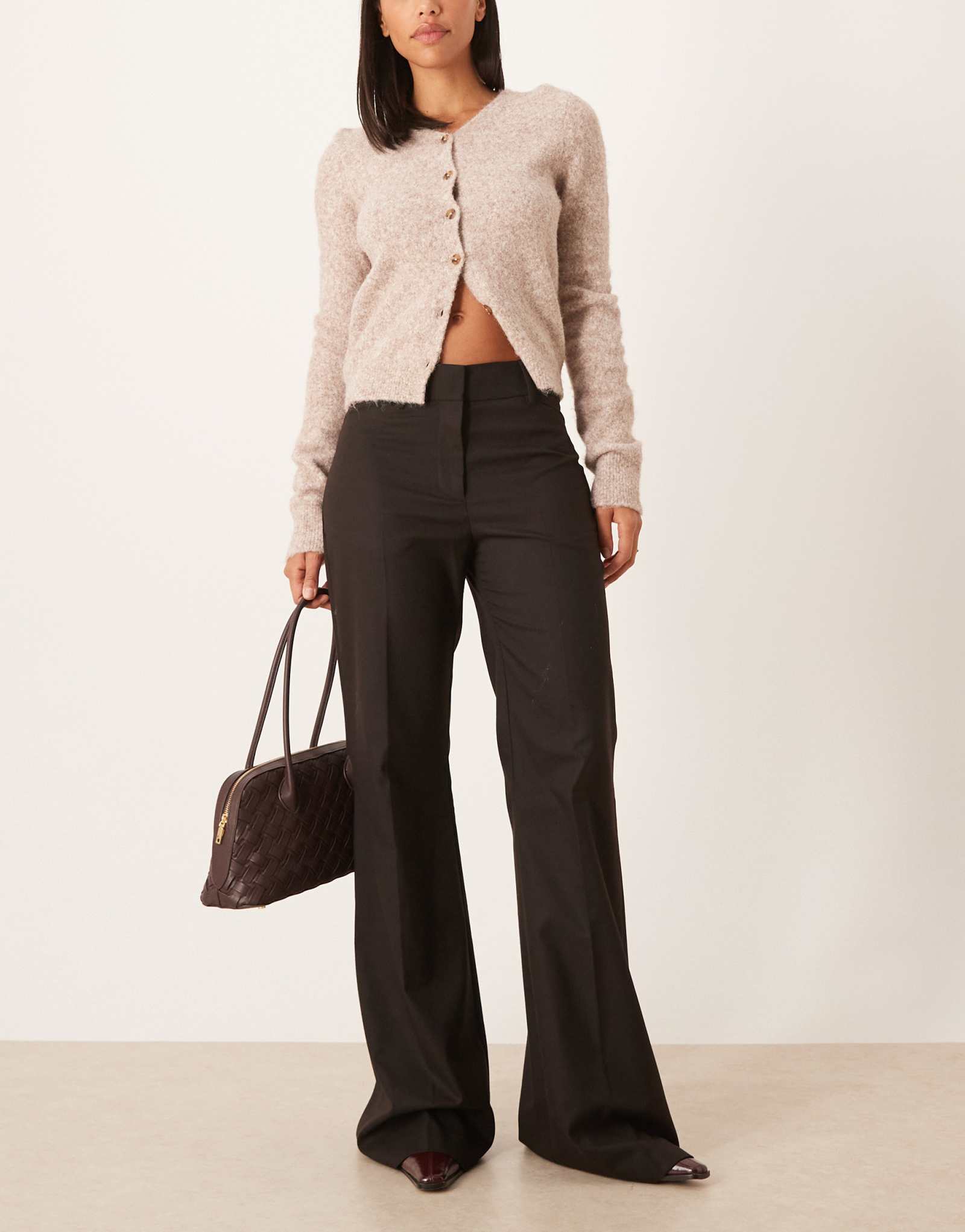 Брюки со складками Mango спереди, сшитые на заказ в шоколадном цвете