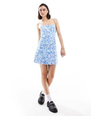 porcelain floral printed mini dress in white and blue