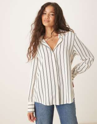 Mango Relaxed Shirt In Black