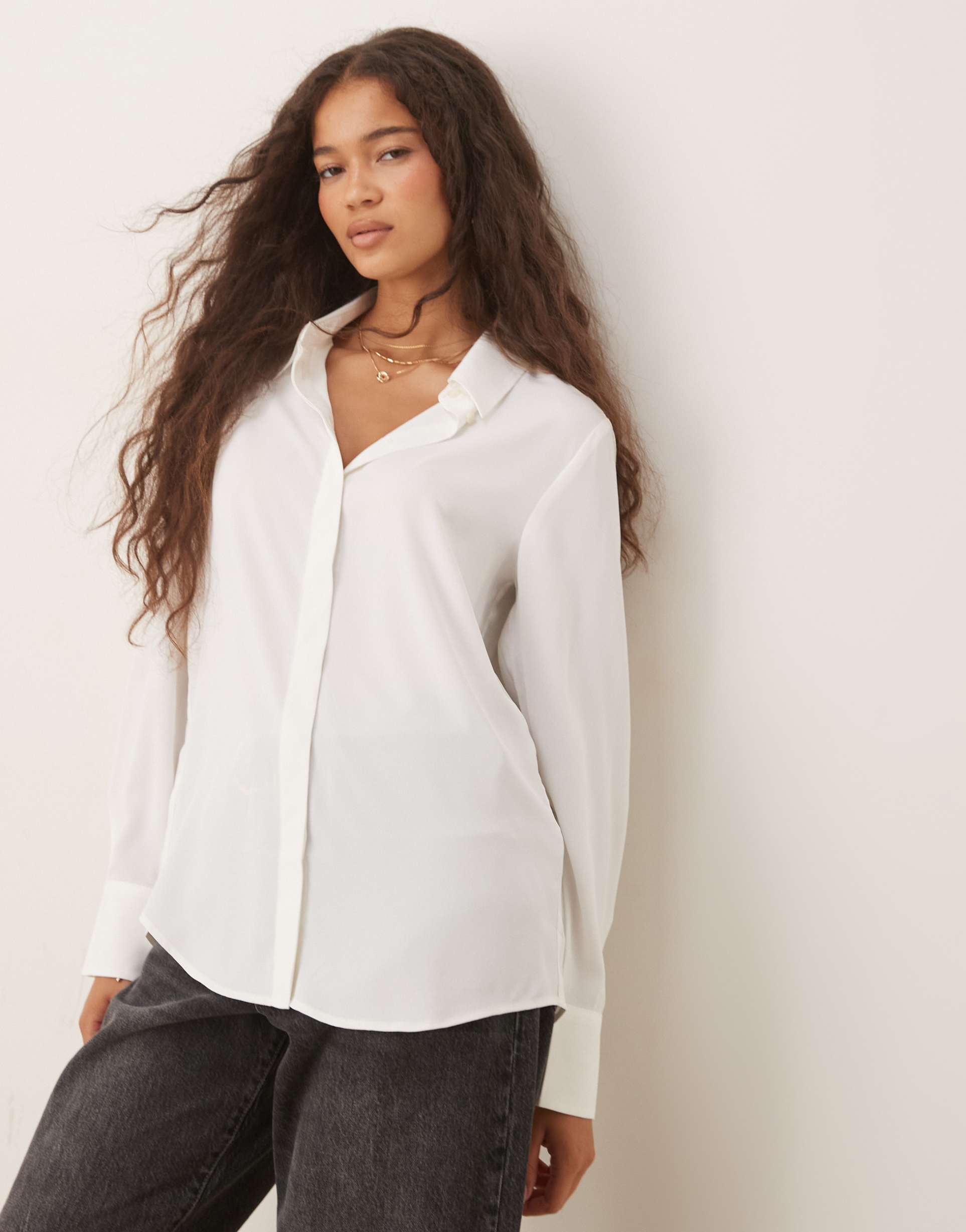 mango relaxed shirt in white
