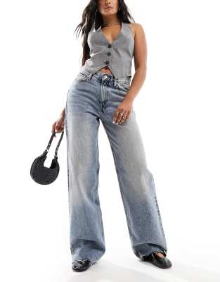 Relaxed Wide Leg Jean