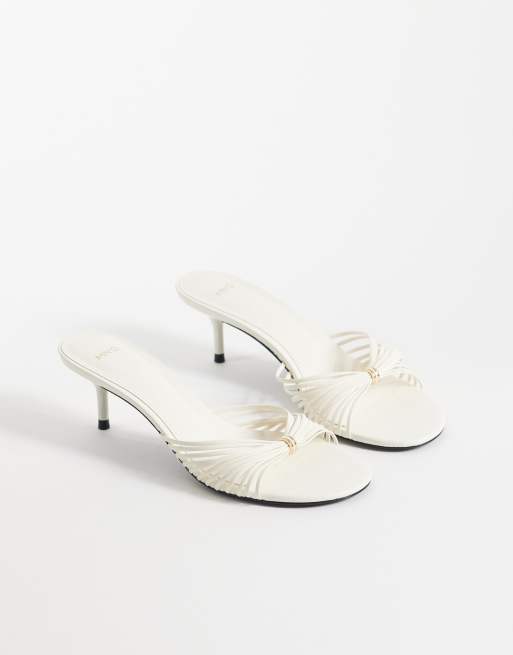 Mango – Riemchen-Sandaletten in Weiß mit Metalldetail, 3 von 4