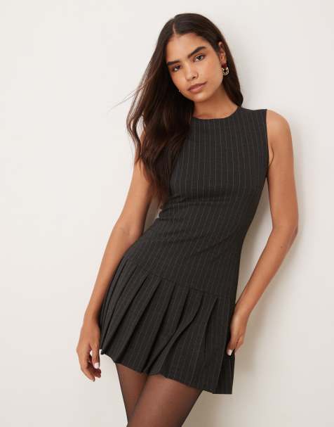 Mango - Robe courte sans manches ajustée à ourlet plissé et fines rayures - Gris - view 1
