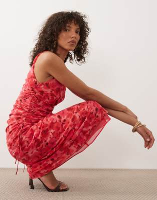 Mango - Robe longue asymétrique à imprimé fleuri et détail froncé - Rouge