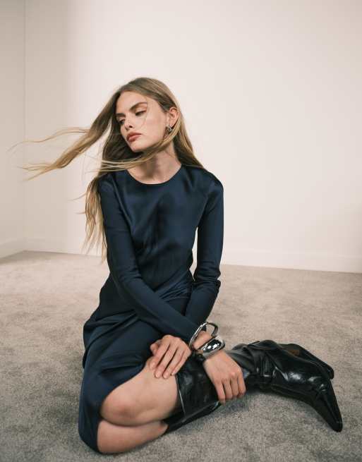 Mango Robe longue en satin à manches longues Bleu marine ASOS