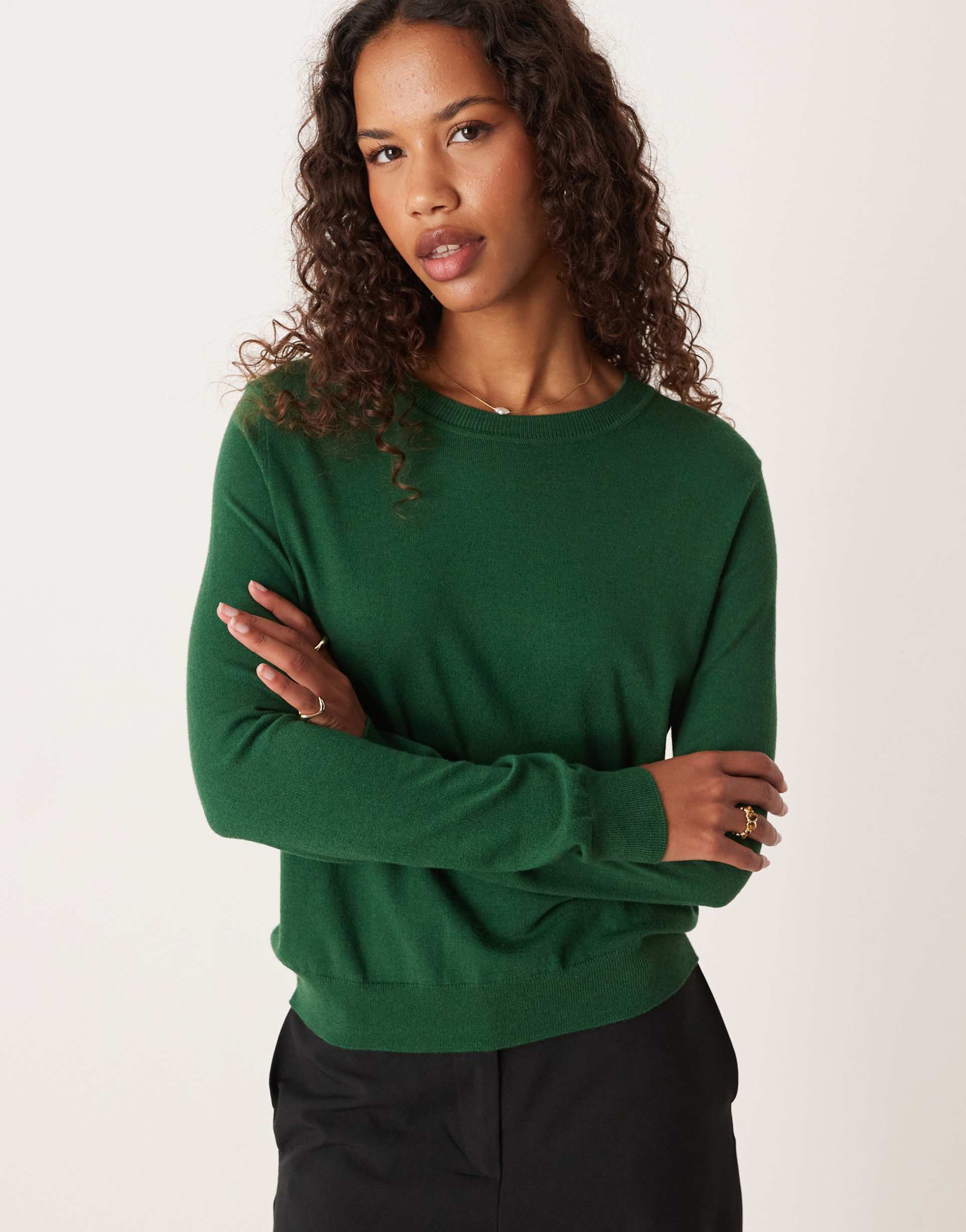 mango round neck fine knit top in dark green