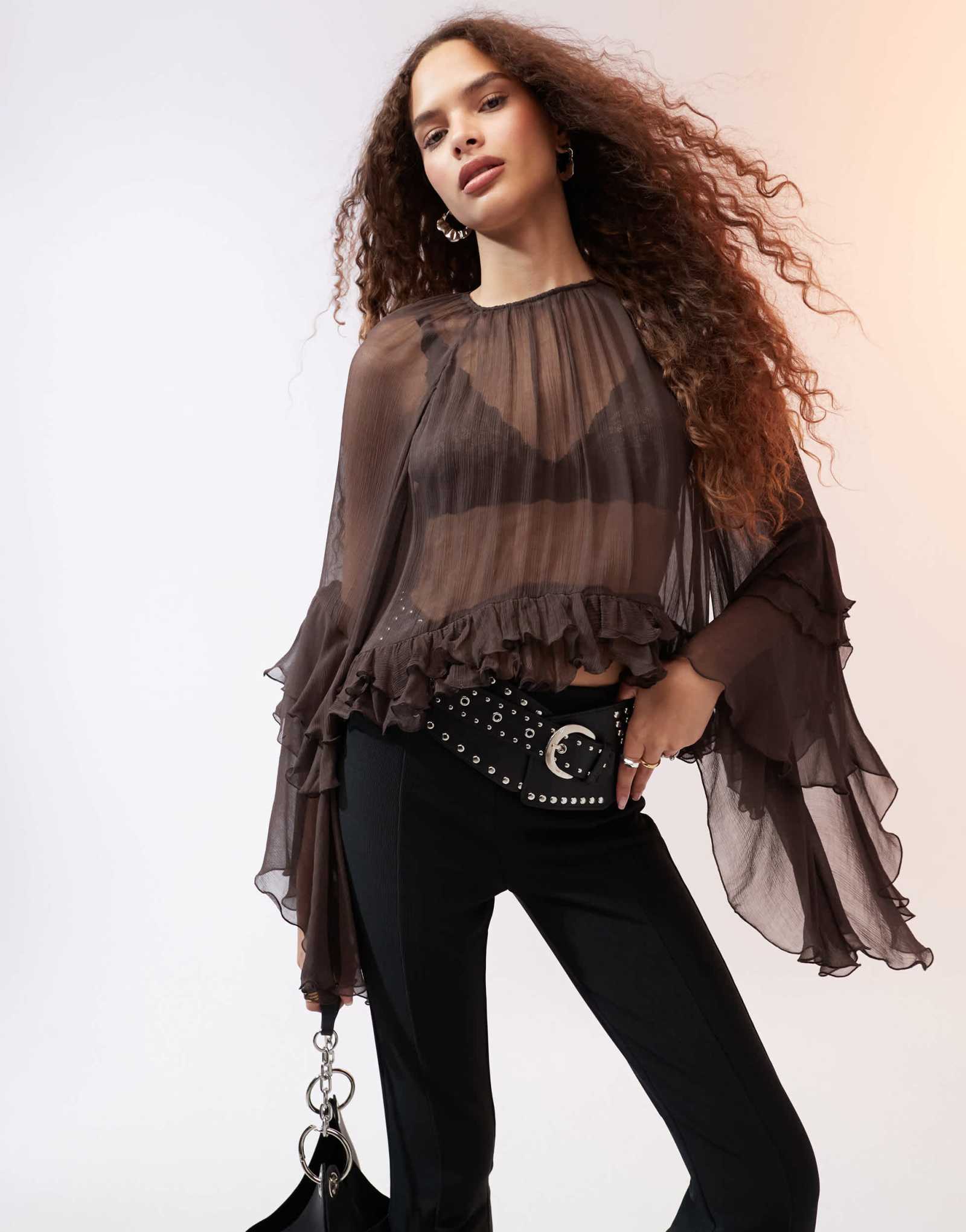 Блузка с оборками по низу цвета манго сливового цвета